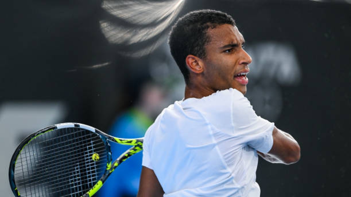 Auger-Aliassime Reaches Montpellier Semifinals; Kalinskaya Advances to Singapore Semifinals